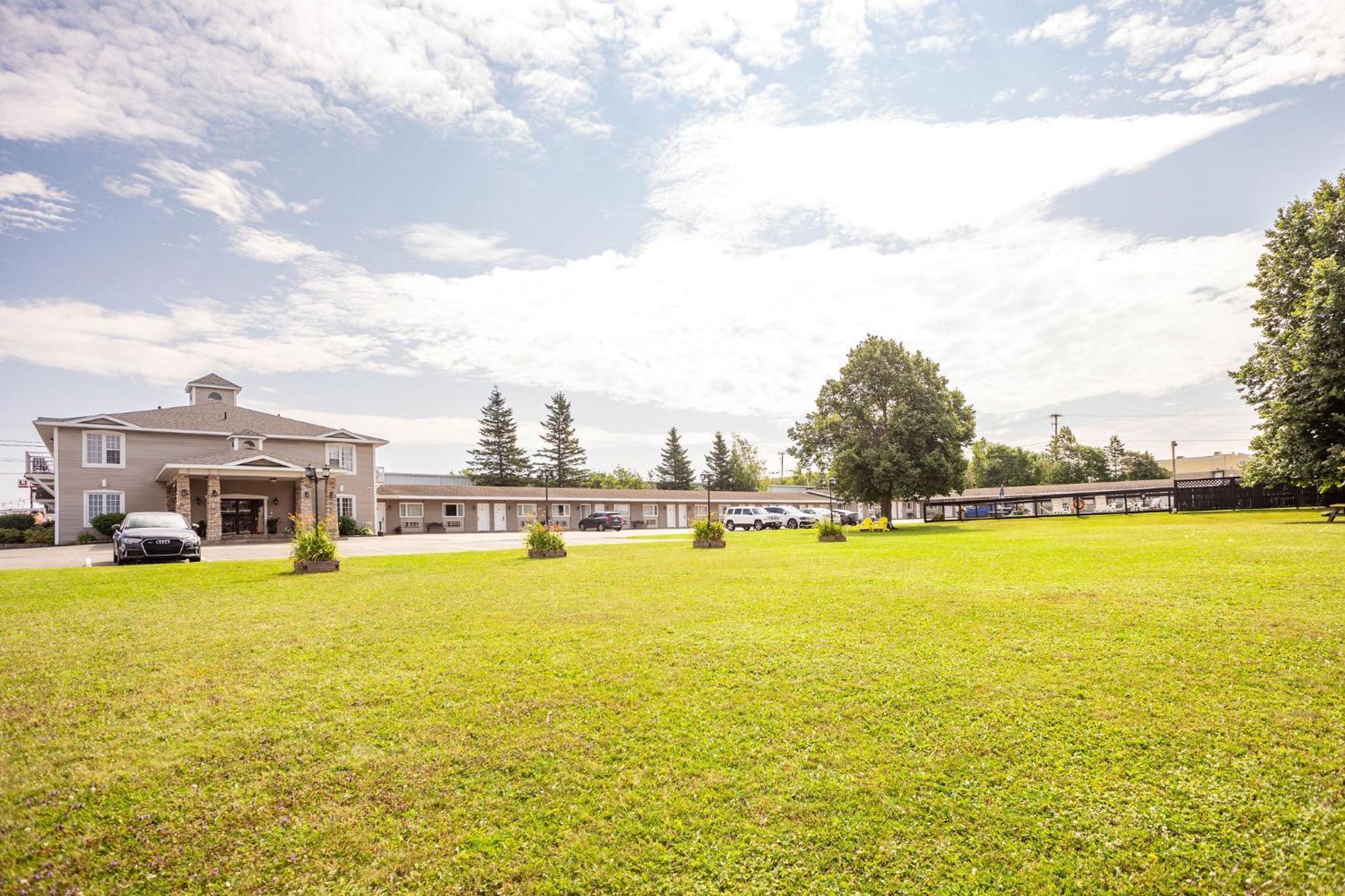 Canadas Best Value Inn&Suites-Charlottetown Exterior foto